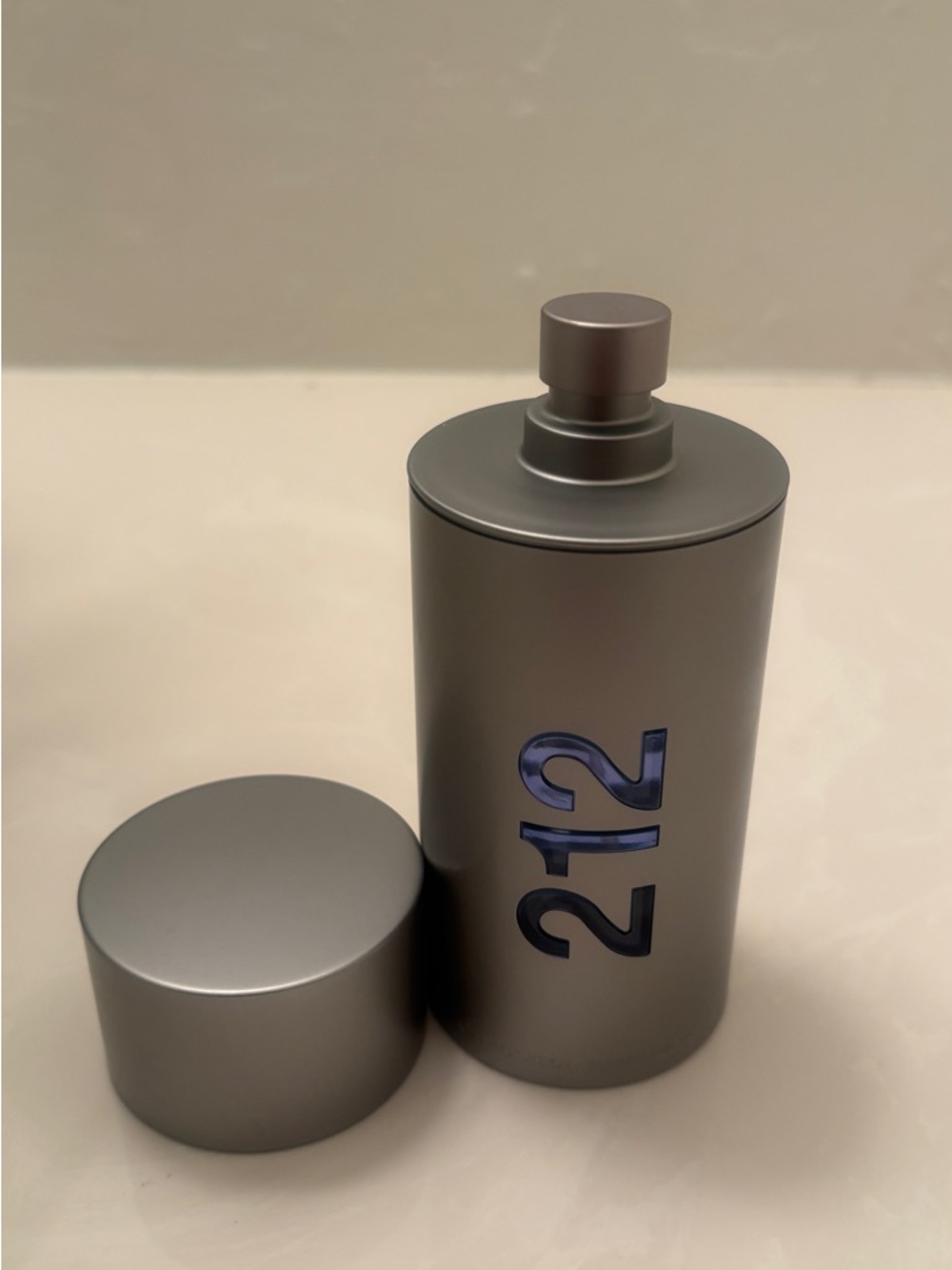 Carolina Herrera 212 Men Silver Bottle with Blue Logo - Picture 4 of 4
